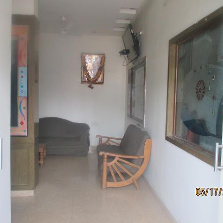 Sri Sai Ganesh Lodge Hyderabad Exterior foto