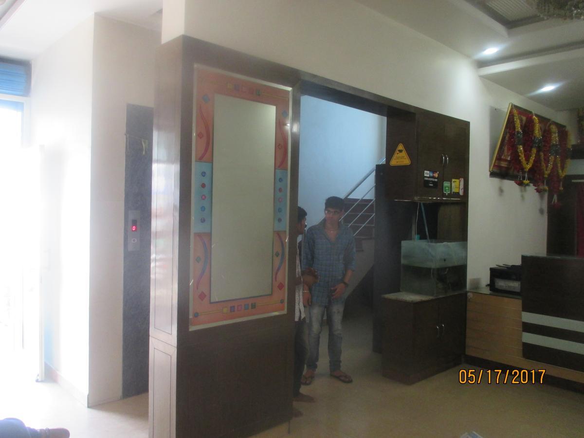 Sri Sai Ganesh Lodge Hyderabad Exterior foto